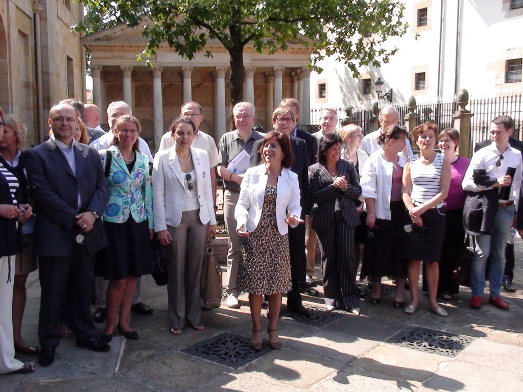 La foto de familia de la visita a Gernika