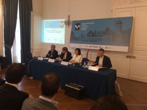 Un momento de la intervención de Guy Verhofstadt en los cursos de verano de la UPV en Donostia 